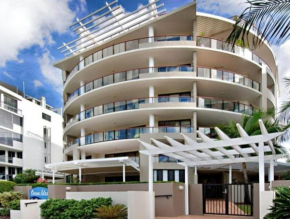 Family Friendly 3 Bedroom - River Views - short walk to the Beach